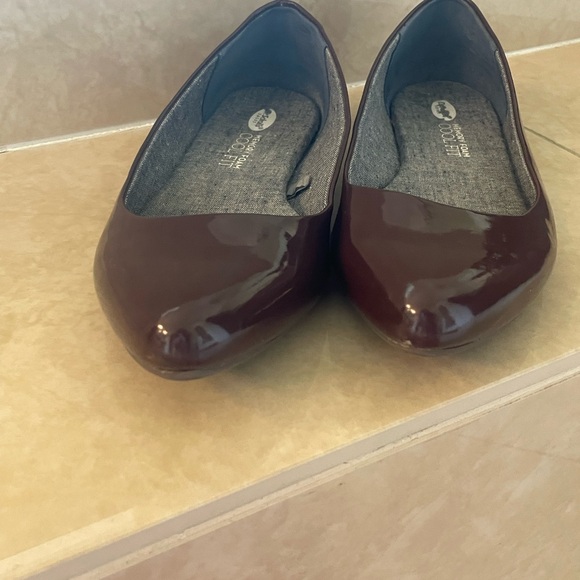 Dr. Scholl's Maroon Flats - Picture 2 of 5